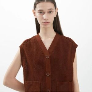 UNIQLO U V-Neck Sleeveless Cardigan